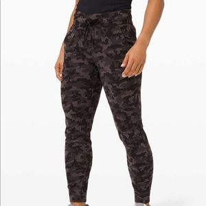 Lululemon Camo Ready to Rulu Jogger size 6